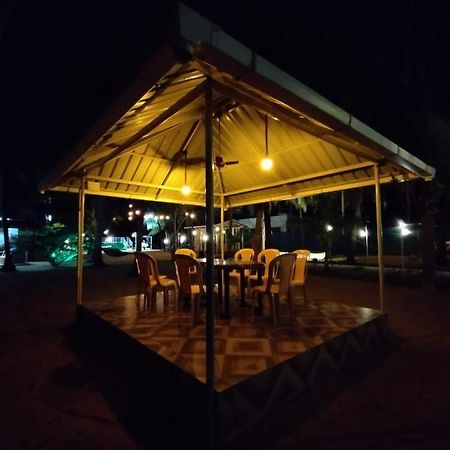 Hangout Kalyānpur Extérieur photo