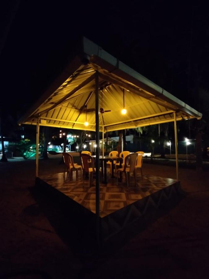Hangout Kalyānpur Extérieur photo