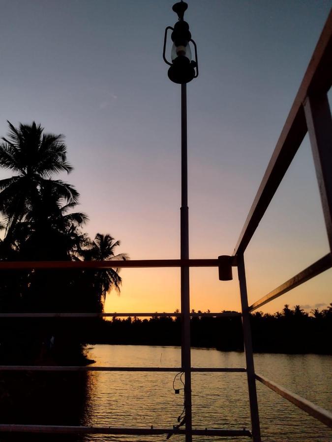 Hangout Kalyānpur Extérieur photo