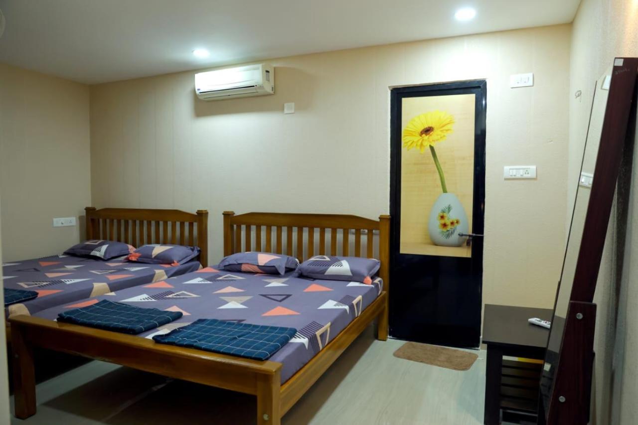 Hangout Kalyānpur Extérieur photo