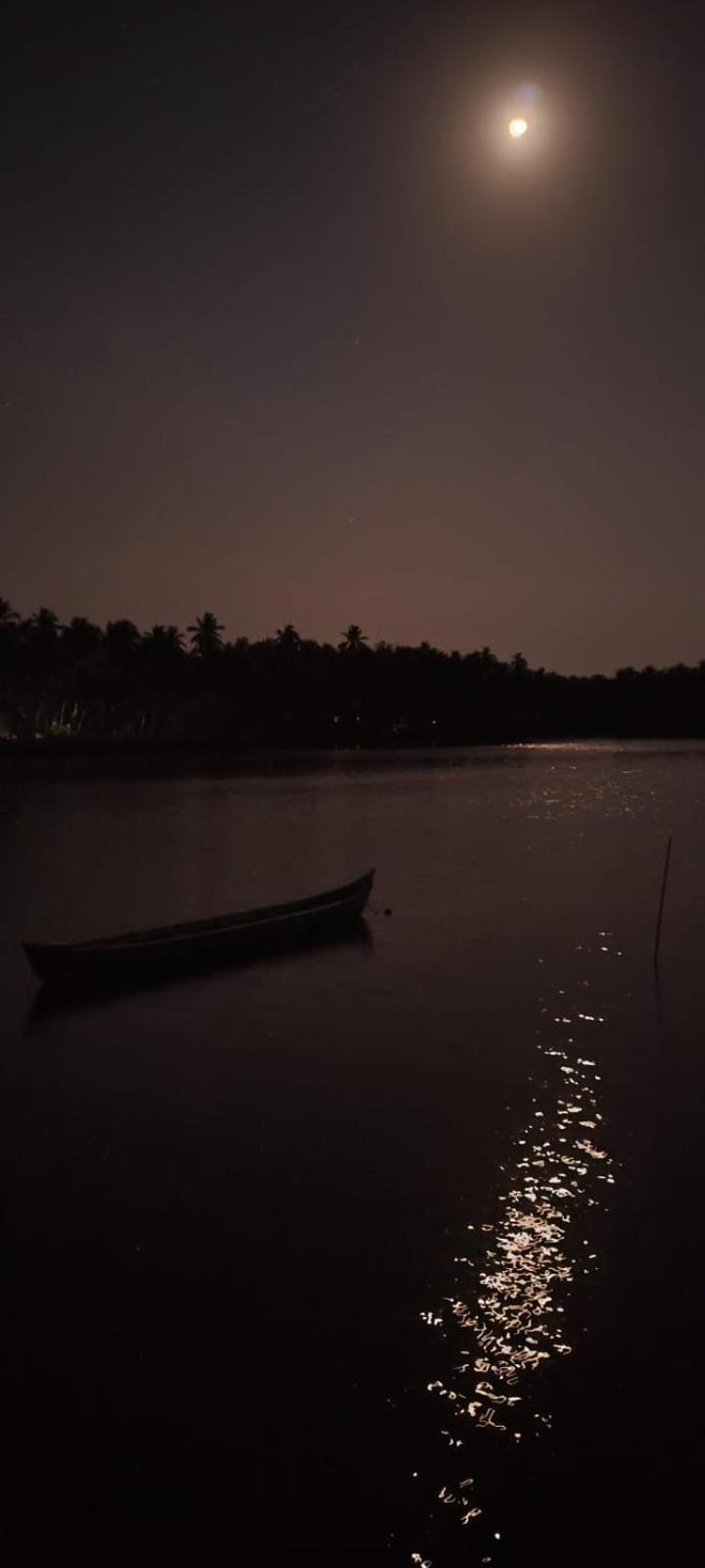 Hangout Kalyānpur Extérieur photo